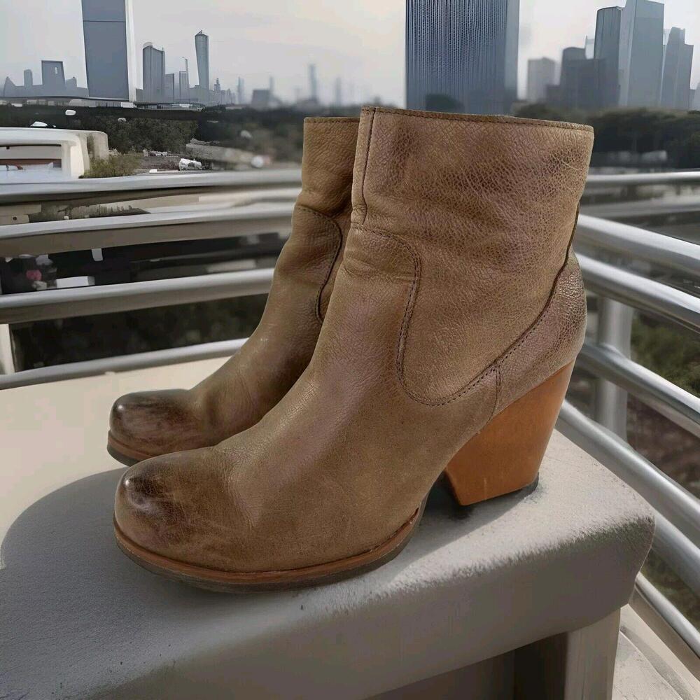 Korks Kork-Ease Shamira Brown Distressed Leather Booties US 8 Heeled Ankle Boots